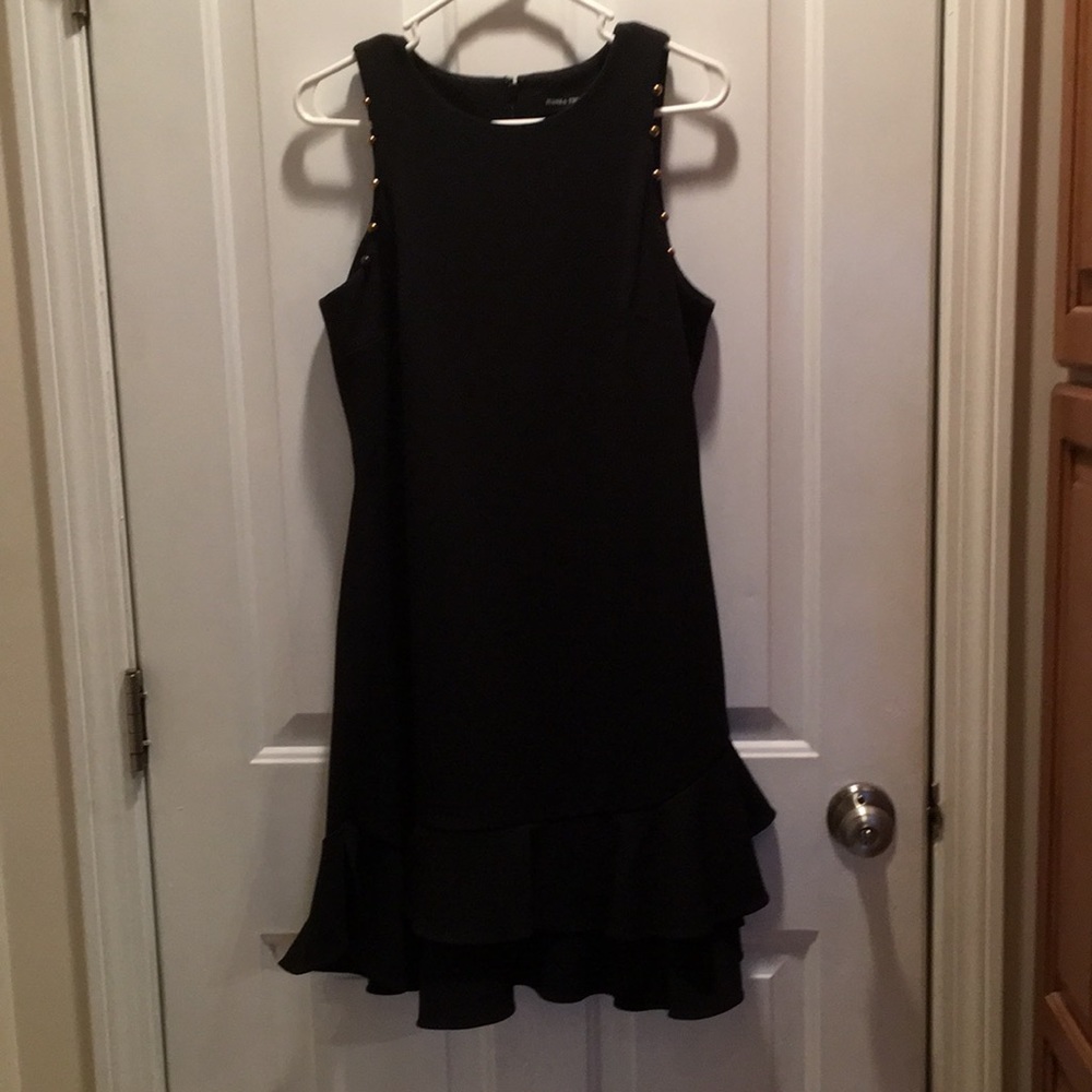 Ivanka trump flattering black dress